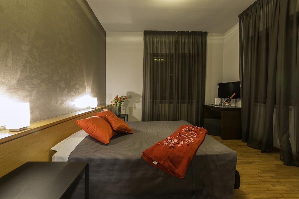 Capo Horn Hotel Darfo Boario Terme Bagian luar foto