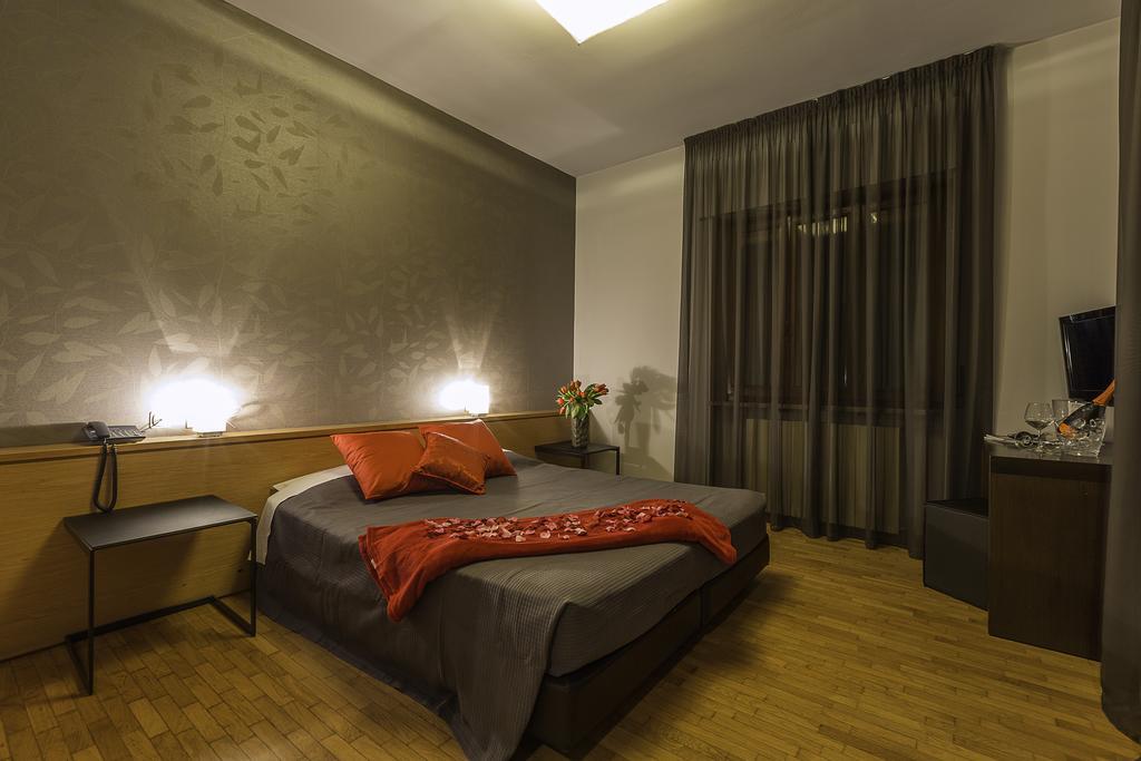 Capo Horn Hotel Darfo Boario Terme Bagian luar foto