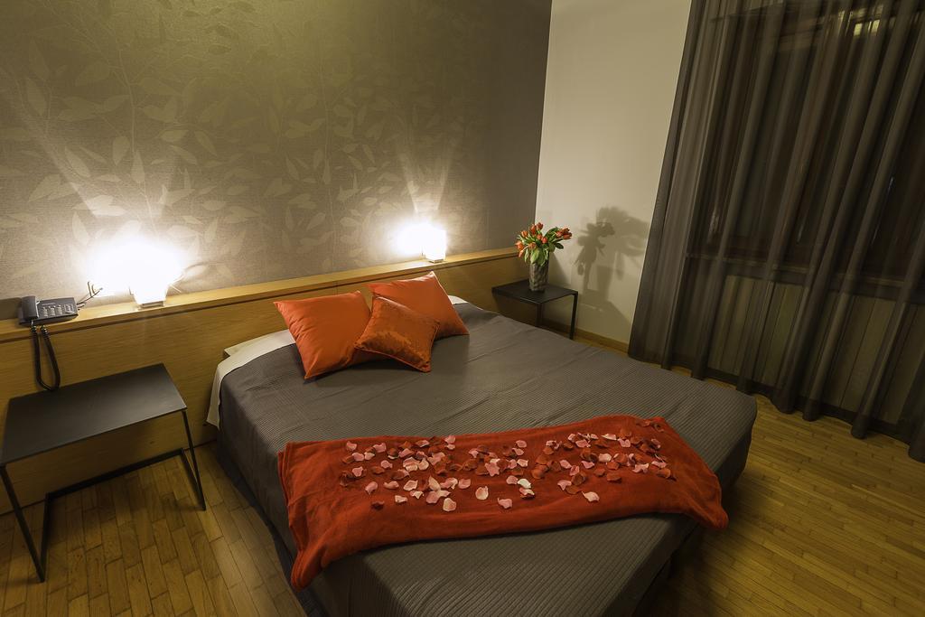 Capo Horn Hotel Darfo Boario Terme Bagian luar foto