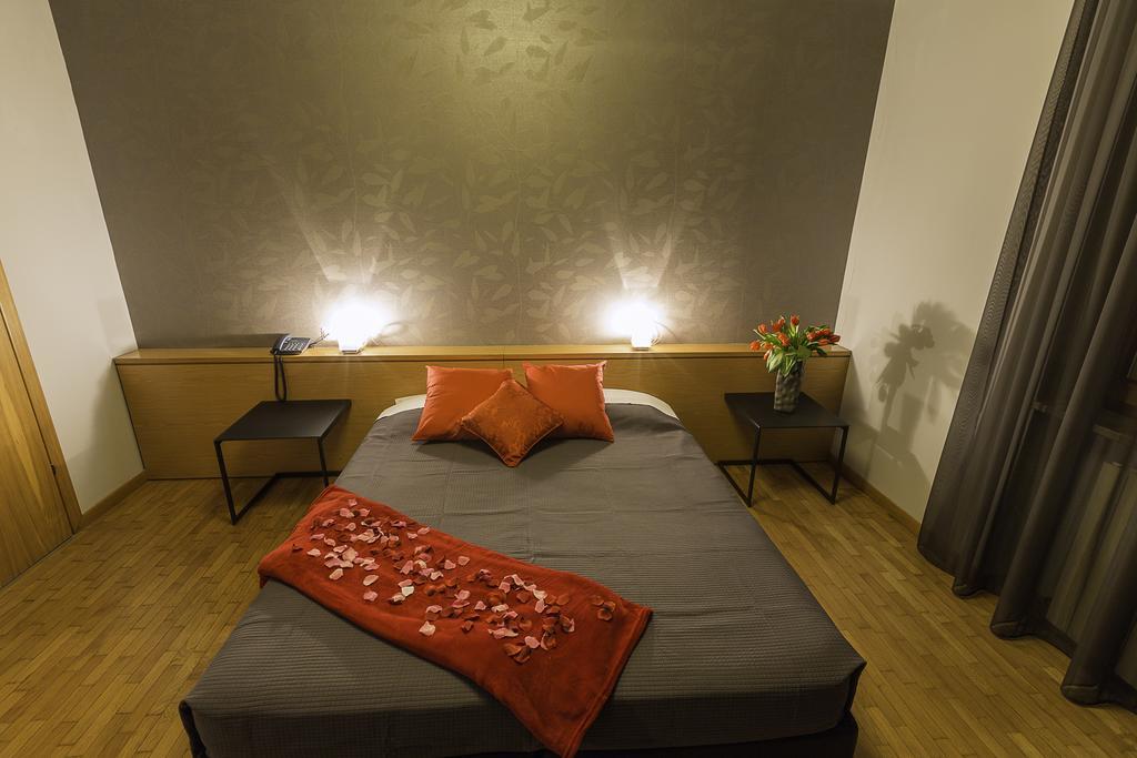 Capo Horn Hotel Darfo Boario Terme Bagian luar foto