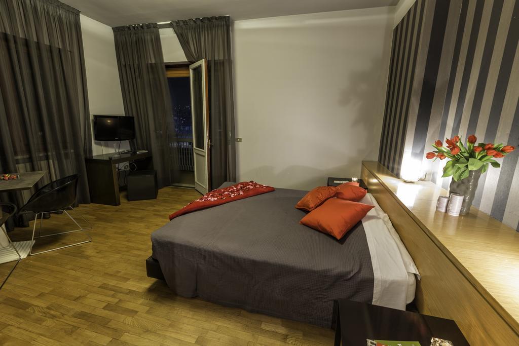 Capo Horn Hotel Darfo Boario Terme Bagian luar foto