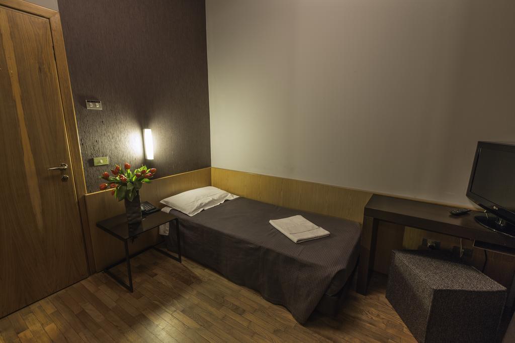 Capo Horn Hotel Darfo Boario Terme Bagian luar foto