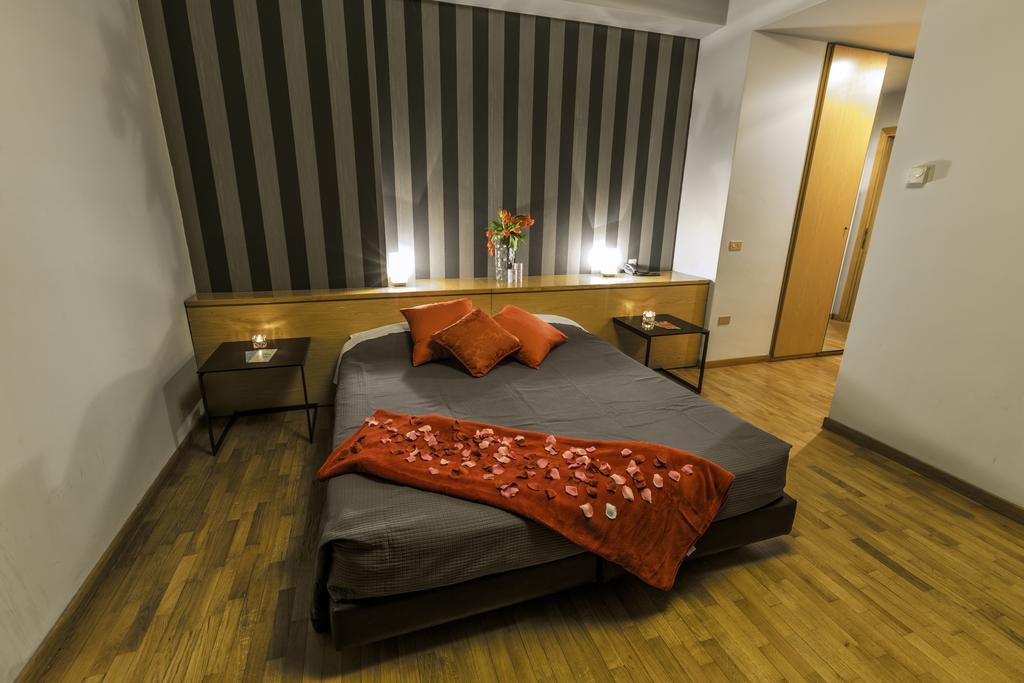 Capo Horn Hotel Darfo Boario Terme Bagian luar foto