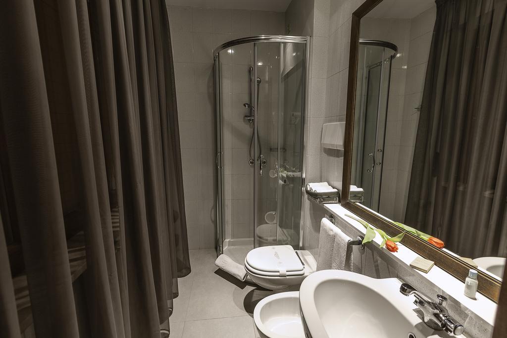 Capo Horn Hotel Darfo Boario Terme Bagian luar foto