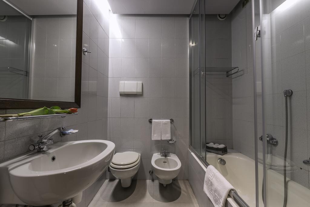 Capo Horn Hotel Darfo Boario Terme Bagian luar foto